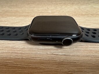 Apple Watch 6 44mm Nike - černé - 3
