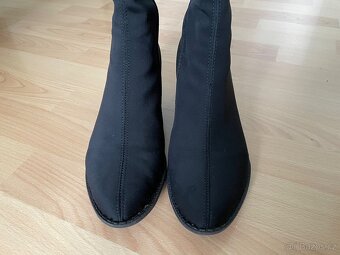 Dámské černé kozačky pod kolena - 3