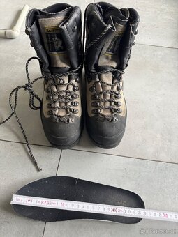 trekové boty značky La Sportiva - 3