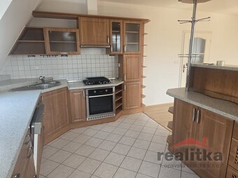 Pronájem velkého bytu 100m2, 3+kk v RD, Opava, ul. Slovenská - 3