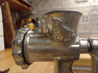 Ruční mlýnek na maso. - 3