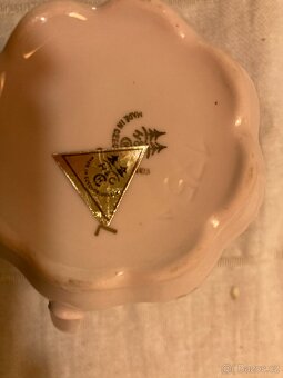 hrneček z růžového porcelánu s kvítky - 3