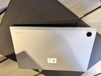 Samsung Galaxy Tab A8 LTE Silver - 3