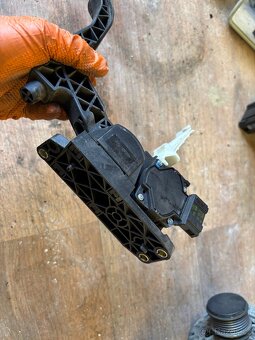 Vw golf 4 Plynový pedál - 3