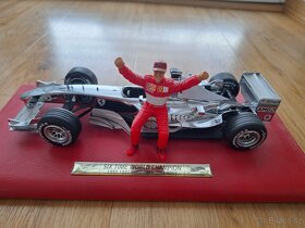 Model formule 1 Michael Schumacher 2003 chrom, Hotweels 1:18 - 3