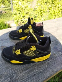 Nike Jordan 4 Thunder - 3