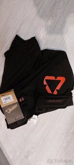 Nove kolenni ortezy Mobius X8 vel. XS a Leatt impact shorts - 3
