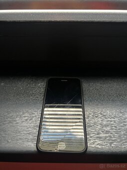 iPhone SE 2020 - 3