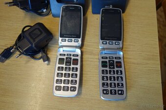 Véčko - mobilní telefon Primo 413 černý / červený - 3