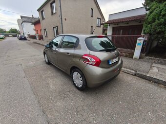 Peugeot 208 1.2 60 kW, najeto jen 43 000 km - 3