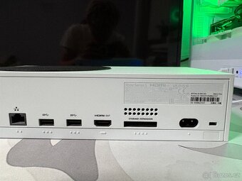 xbox series s s ovladacem - 3