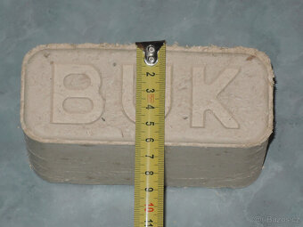 Dřevěné bukové brikety,baleno po 10kg....100kč.. - 3