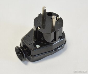 Síťová vidlice s vypínačem a kontrolkou ČERNÁ - 3