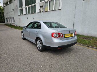 Volkswagen Jetta 1.6i - 3