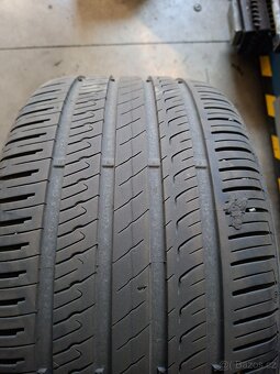 265/35 R18 a 245/40 R18 - 3