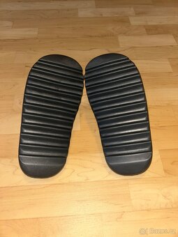 Yeezy Slides - 3