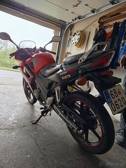 HONDA CBR125r 2004 - 3