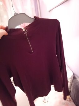 Vínový top s kroužkovým zipem - 3