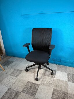 Kancelářská židle VITRA ID Mesh PC 26 500 Kč - 3