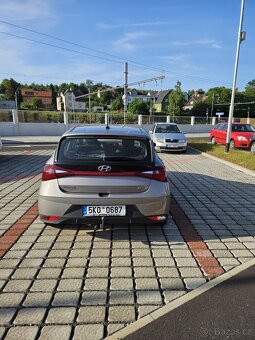 Hyundai i20 1,2i 62kw 28300km comfort club 1majitel serviska - 3
