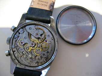 HEUER CARRERA VINTAGE Chronograf s červenou datovkou ve 12 h - 3