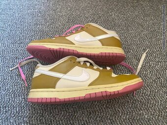 Boty NIKE DUNK W LOSE brozne/coconut velikost 38 - 3