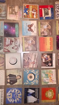 Prodám 77 ks gramodesky malé SP - 3