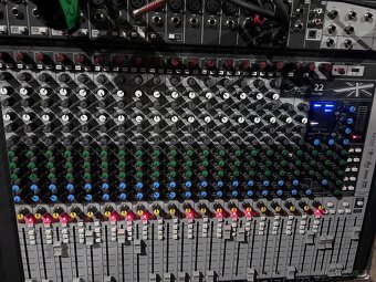 Soundracft signature 22 Mtk + Case - 3