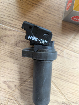 Zapalovací cívka NGK U5055 - 3