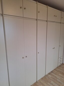 Šatní skříň - 3