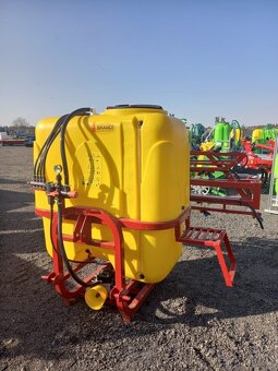 postřikovač 1000L - 3