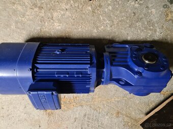 Predám novú šnekovú prevodovku s el.motorom 4kW - 3