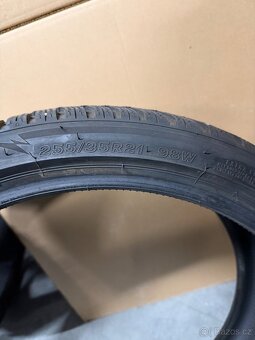 255/35-21 zimni bridgestone - 3