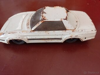 Plechové autíčko a jiné hračky - 3