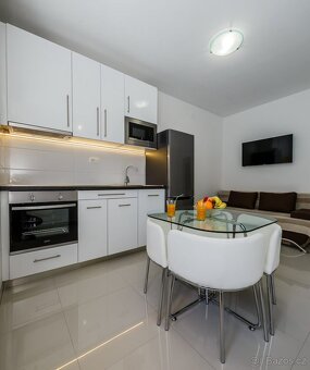 Chorvátsko krasny dom se 4 apartmány 80 m od mora - 3