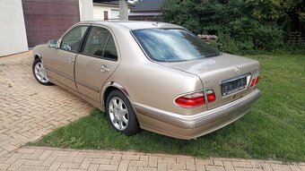 Mercedes E320 CDI Lorinser Elegance / r.2000 / Ř6 válec - 3