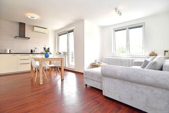 Pěkný byt 3+kk, 62m2, 3,patro, terasa, garáž - 3