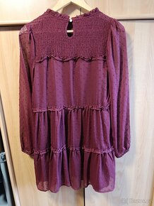 Vínové šifonové babydoll šaty - 3