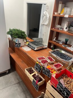 Stůl - prodejna - 3