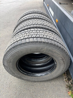 Good Year pneu 245 70 R17,5 - 3
