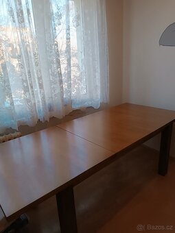 Prodám masivní málo užívaný rozkládací jídelní stůl - 3
