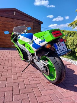 Kawasaki ZXR 750 H1 - 3