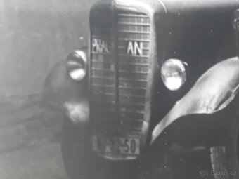 Praga AN - autobus s plachtou - stará čb fotografie - 3