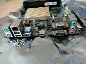 MB ASUS Prime J4005I-C integr. CPU, ITX + RAM - 3