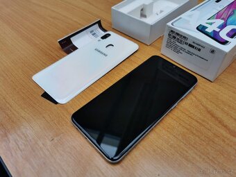 Samsung Galaxy A40 - na náhradní díly - 3