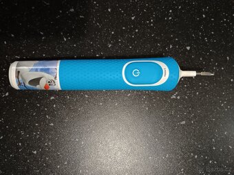 Dětský elektrický zubní kartáček Oral B Pro + 8ks hlavic - 3