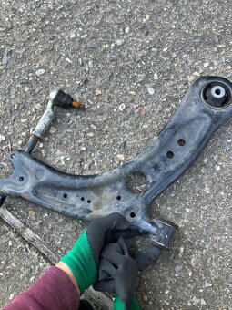 rameno predni napravy 5WA407152A - 3