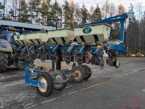 Kinze 3500 8R - 3