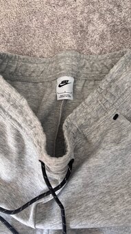 Nike Tech fleece Kratasy - 3
