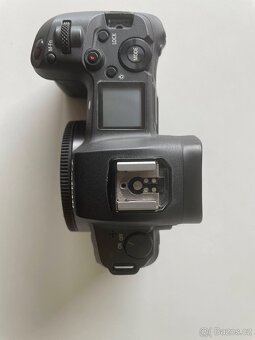 Canon EOS R s příslušenstvím (EF-RF adaptér) - 3